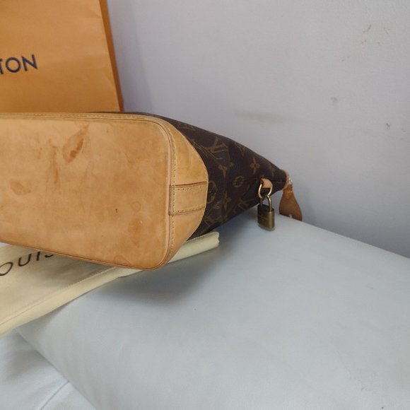 π§‘ Cute Louis Vuitton Lock Itπ§‘ - Picture 8 of 13